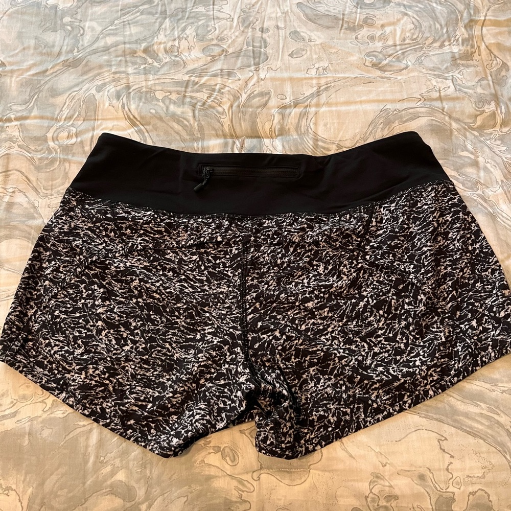 Black Lululemon Speed-Up Low rise short